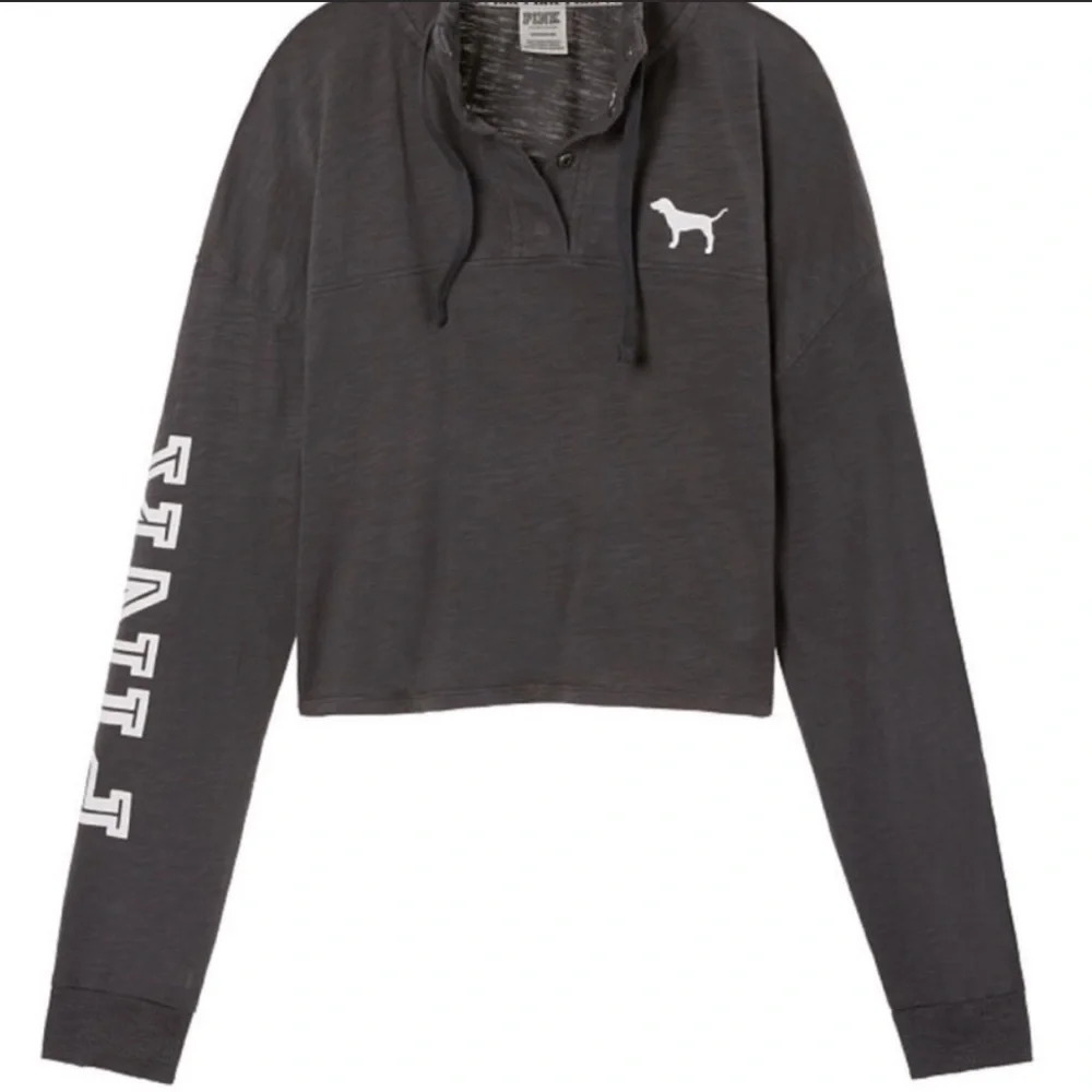VS Pink Varsity Quarter Snap Long Sleeve Logo Crop Top​​​​​​​​​​